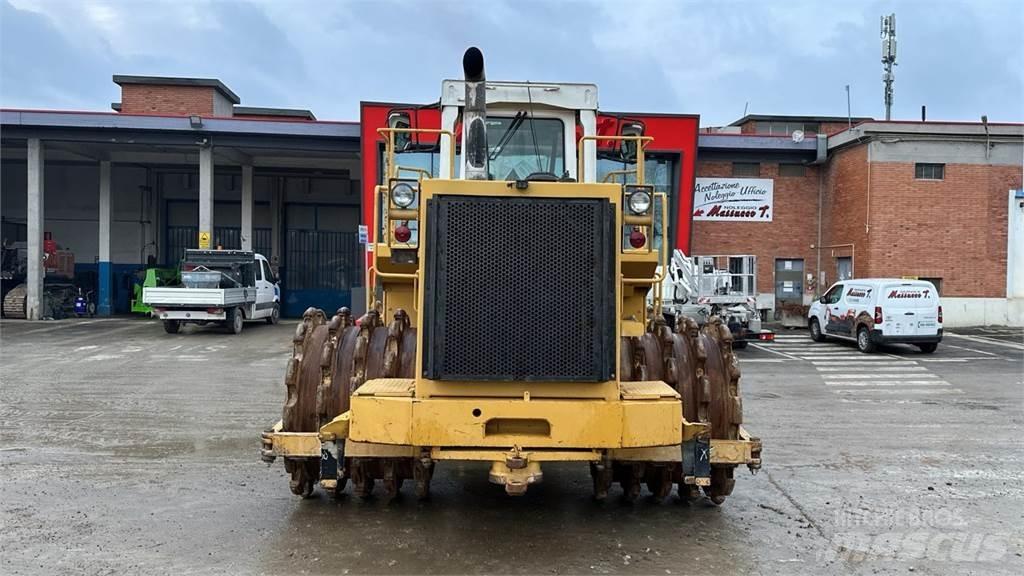 CAT 825C Pásové dozery