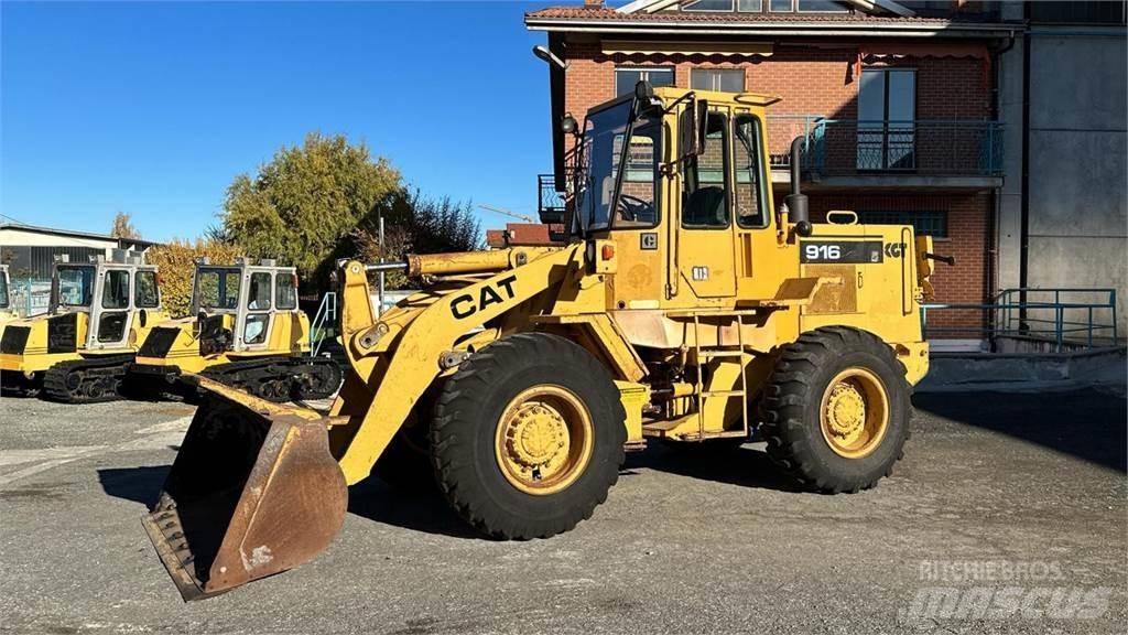 CAT 916 Kolové nakladače