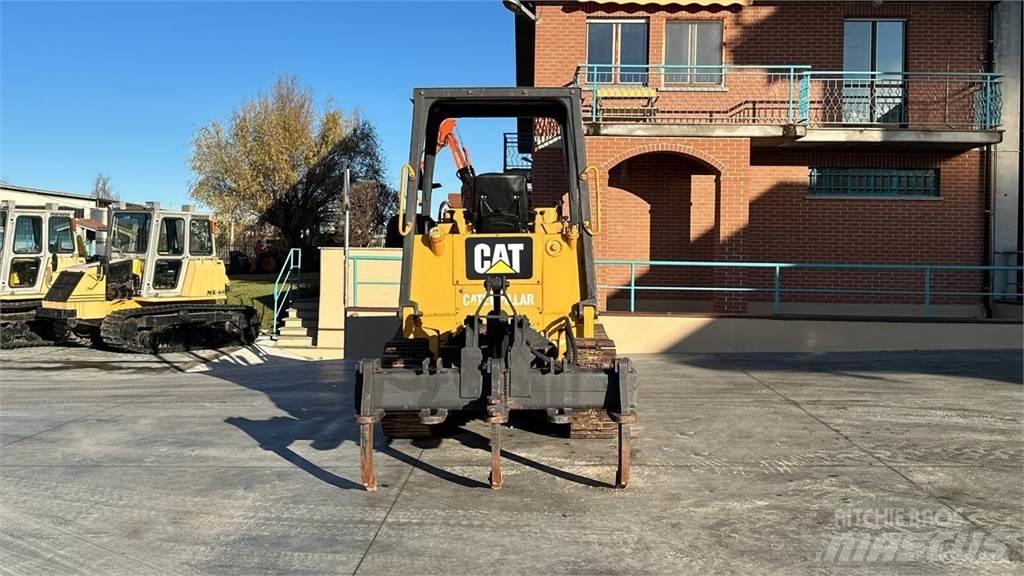 CAT 935C Kolové nakladače