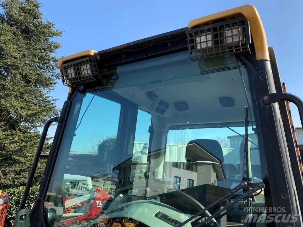 CAT 963D Kolové nakladače