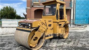 CAT CB-424 Půdní kompaktory