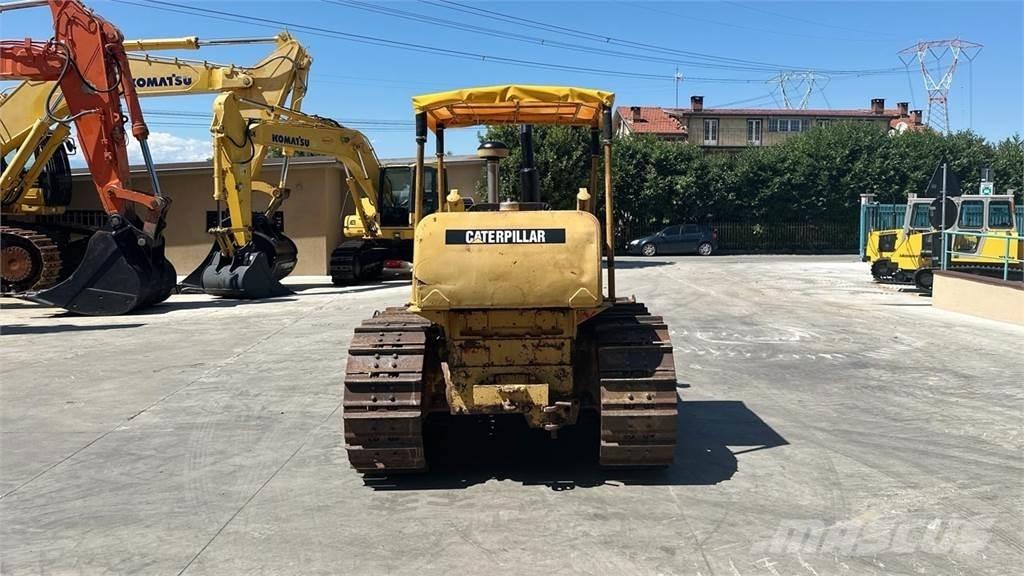 CAT D4D Pásové dozery