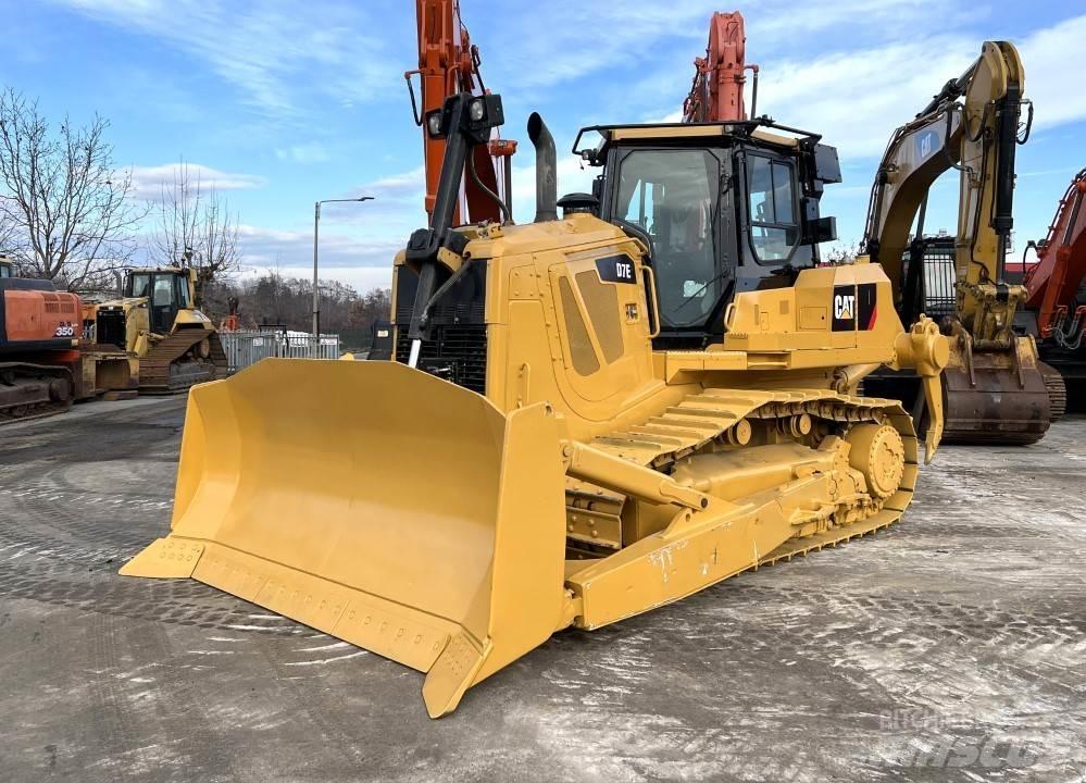 CAT D7E Pásové dozery