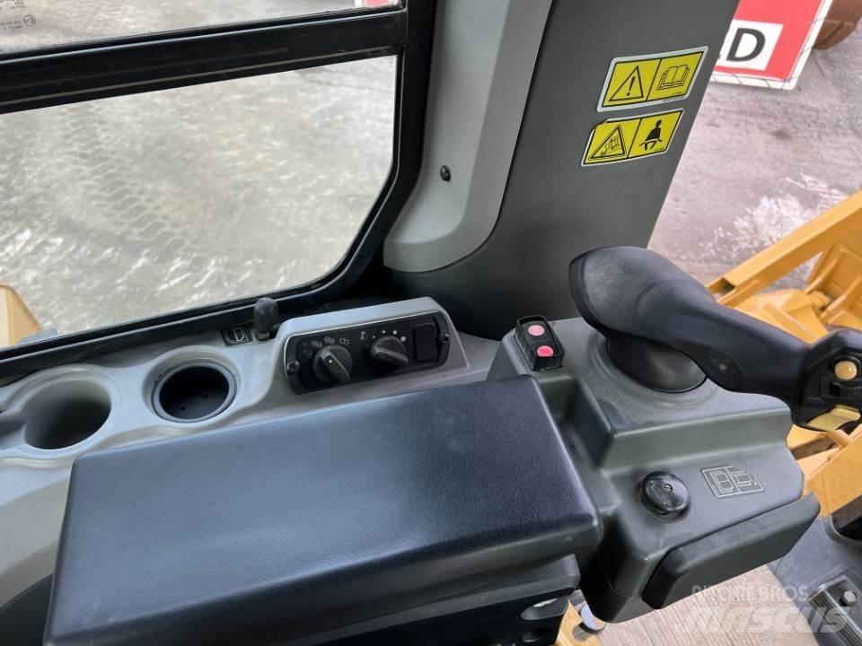 CAT D7E Pásové dozery
