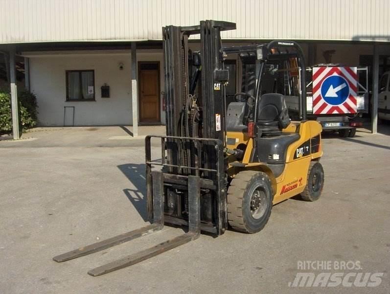 CAT DP30N Dieselové vozíky