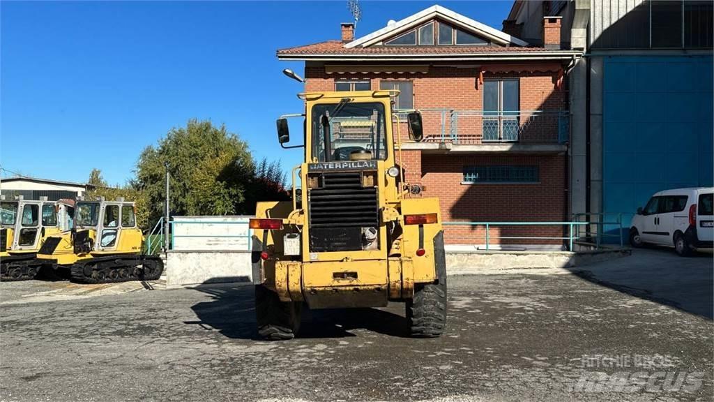 CAT IT28B Kolové nakladače