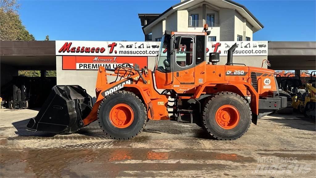 Doosan DL250 Kolové nakladače