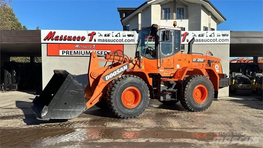 Doosan DL250 Kolové nakladače