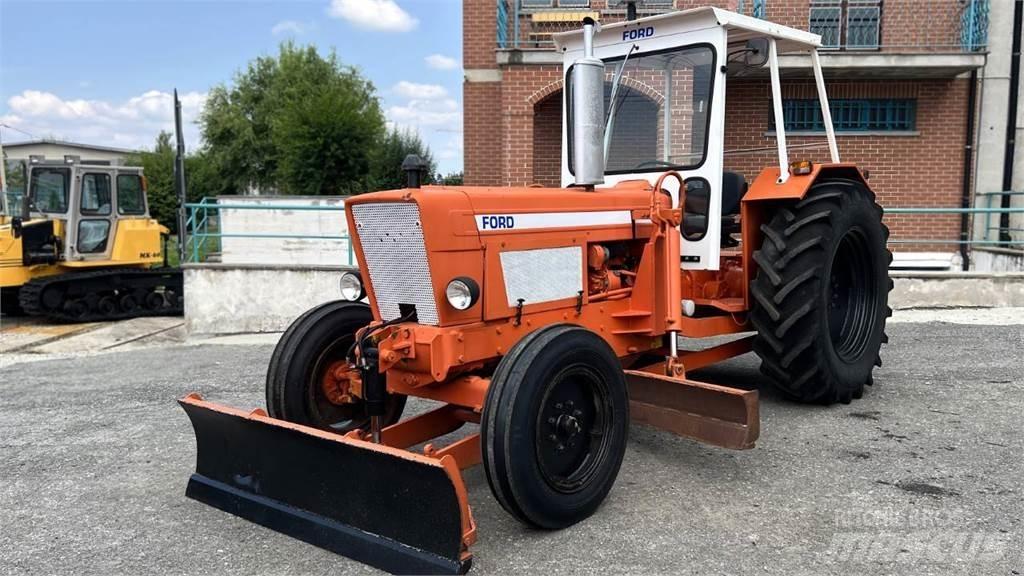 Ford 5600 4X2 Pásové dozery