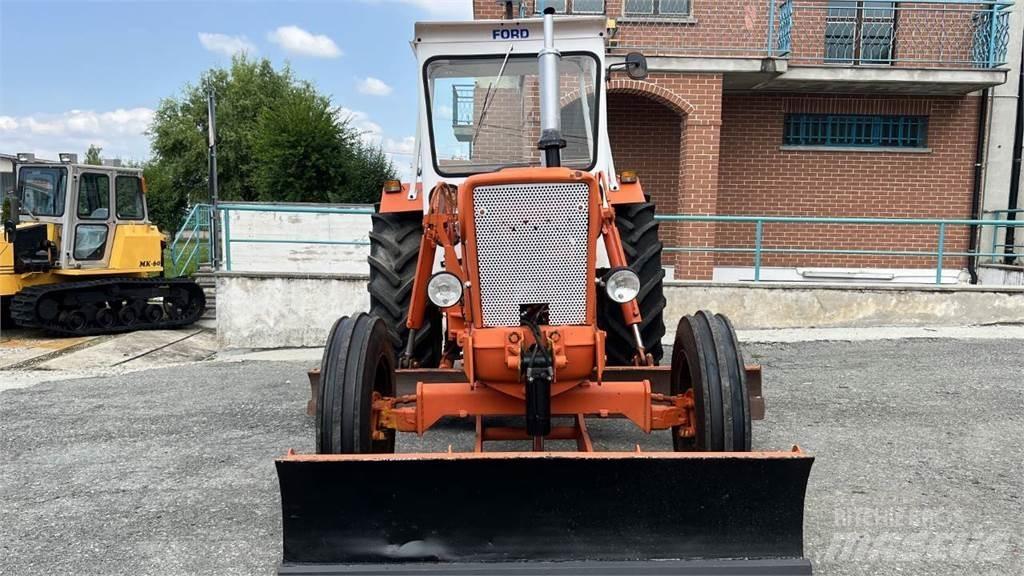 Ford 5600 4X2 Pásové dozery