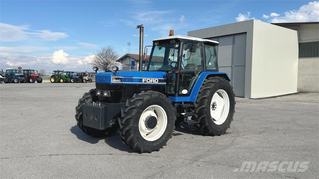 Ford 8240 4x4 Sněžné pluhy, přední sněhové radlice