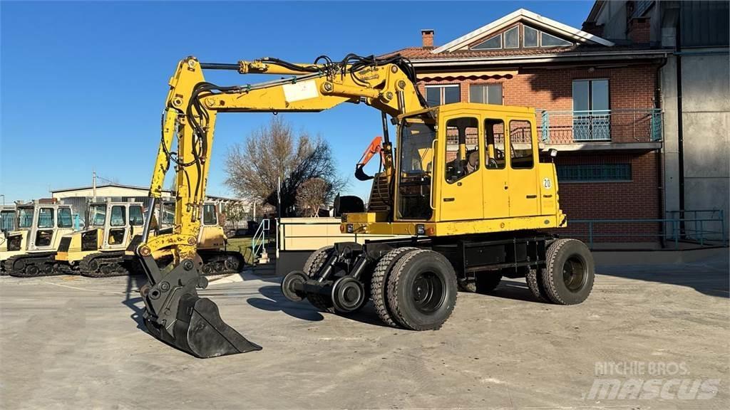 Fuchs MHB 230 ZW 4x4 Kolová rýpadla