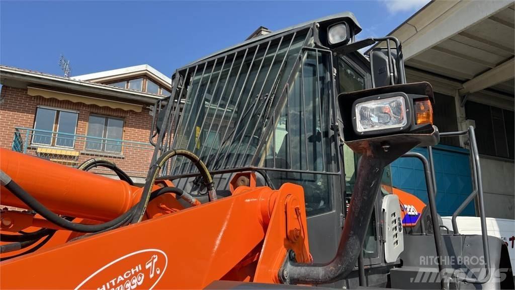 Hitachi ZW220-5B Kolové nakladače