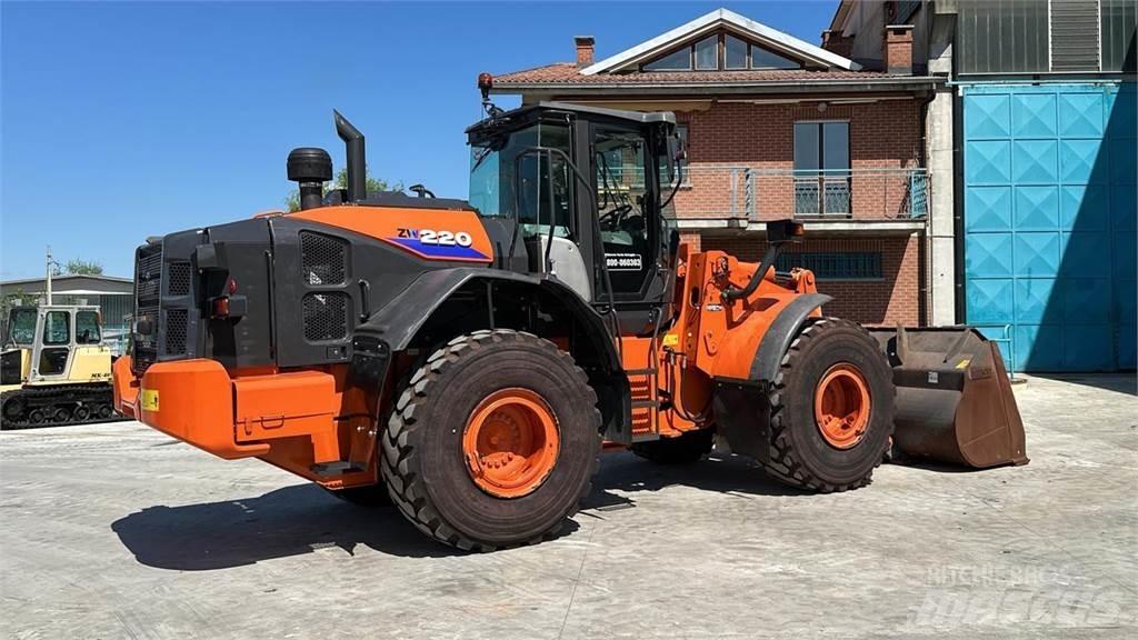 Hitachi ZW220-6 Kolové nakladače