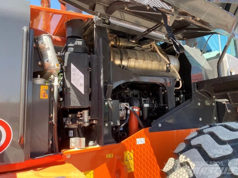 Hitachi ZW250-6 Kolové nakladače