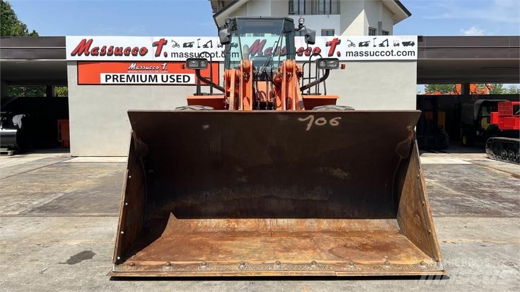 Hitachi ZW330 Kolové nakladače