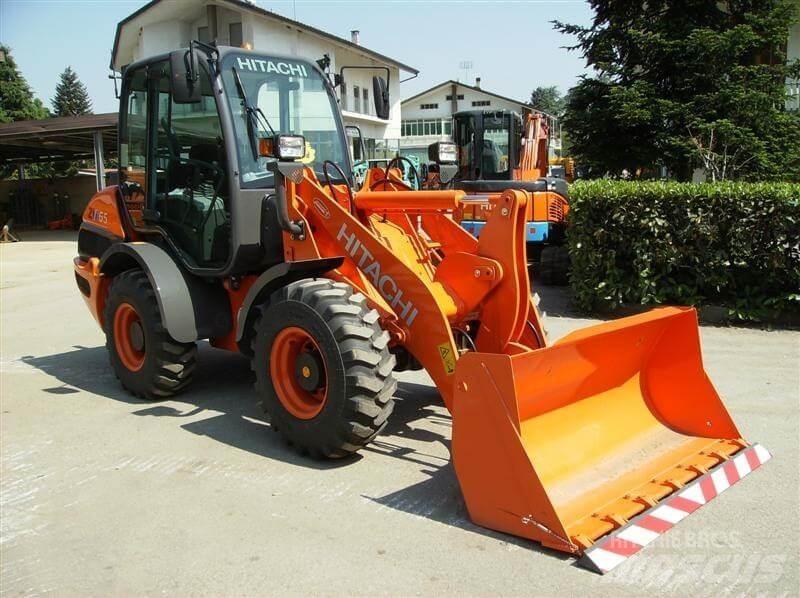 Hitachi ZW65 Kolové nakladače
