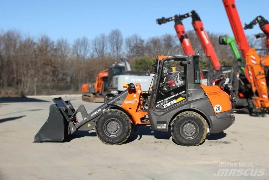 Hitachi ZW95 Kolové nakladače