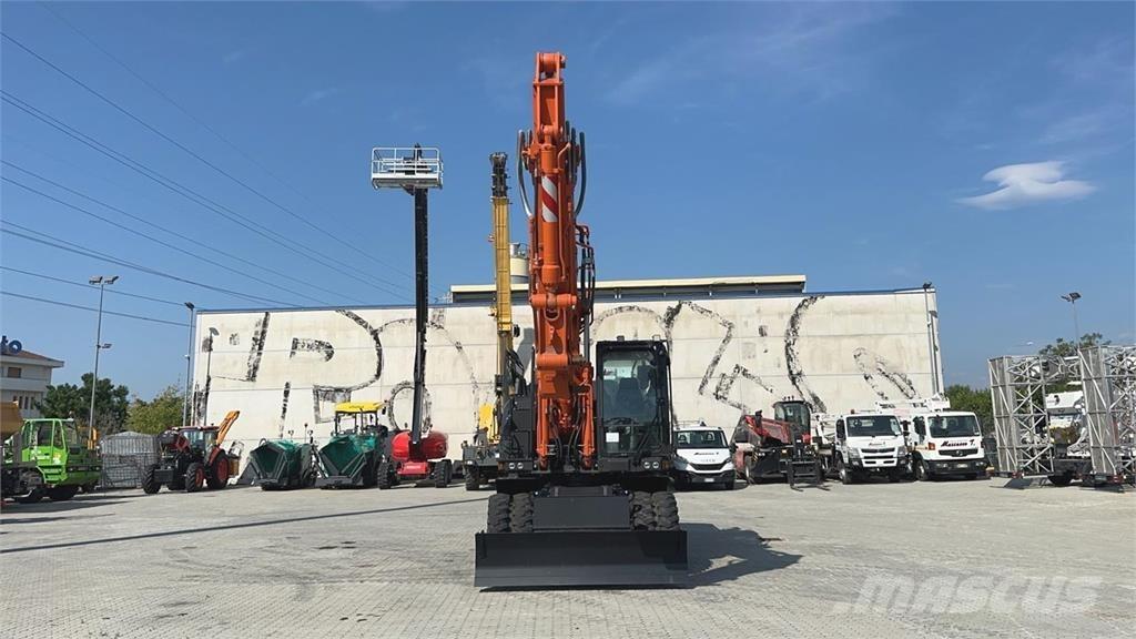 Hitachi ZX220W-7 Kolová rýpadla