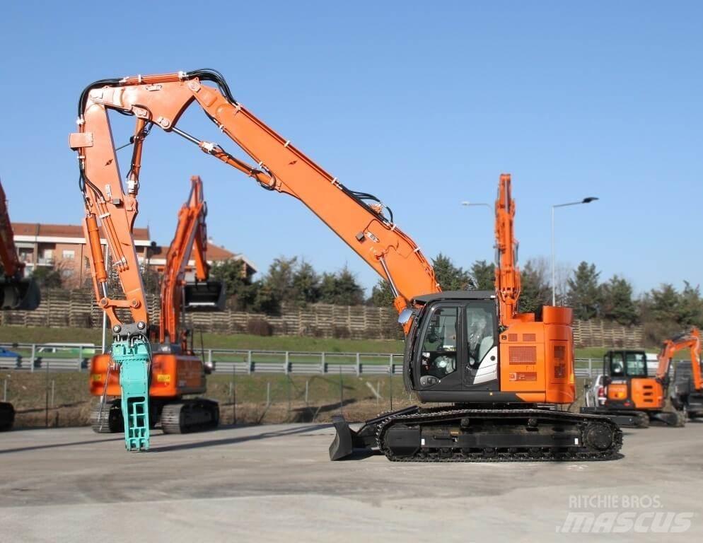 Hitachi ZX225USLC-6 Pásová rýpadla