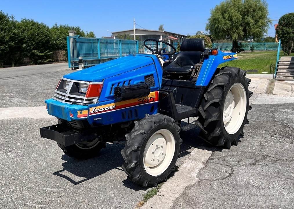 Iseki 240 4x4 Sněžné pluhy, přední sněhové radlice
