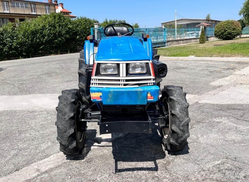 Iseki 240 4x4 Sněžné pluhy, přední sněhové radlice