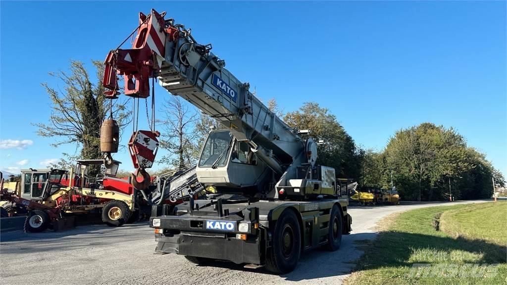 Kato KR 22H-11 4x4 Univerzální terénní jeřáby