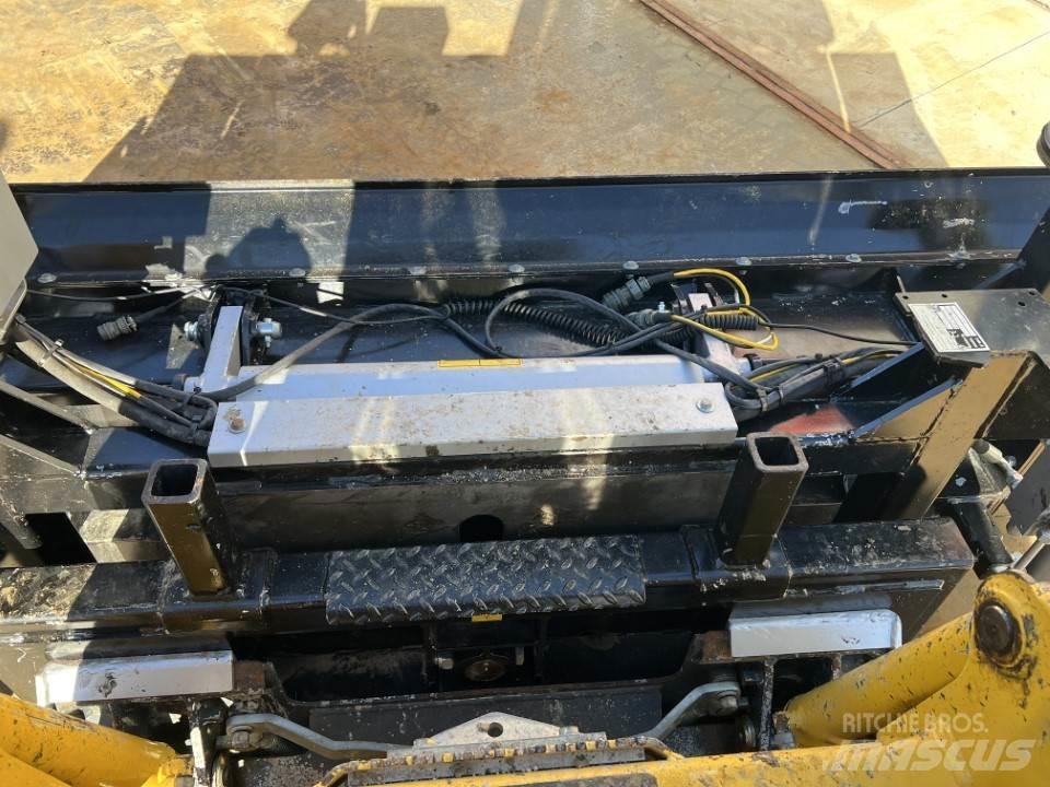 Komatsu CK 20 HF Smykem řízené nakladače