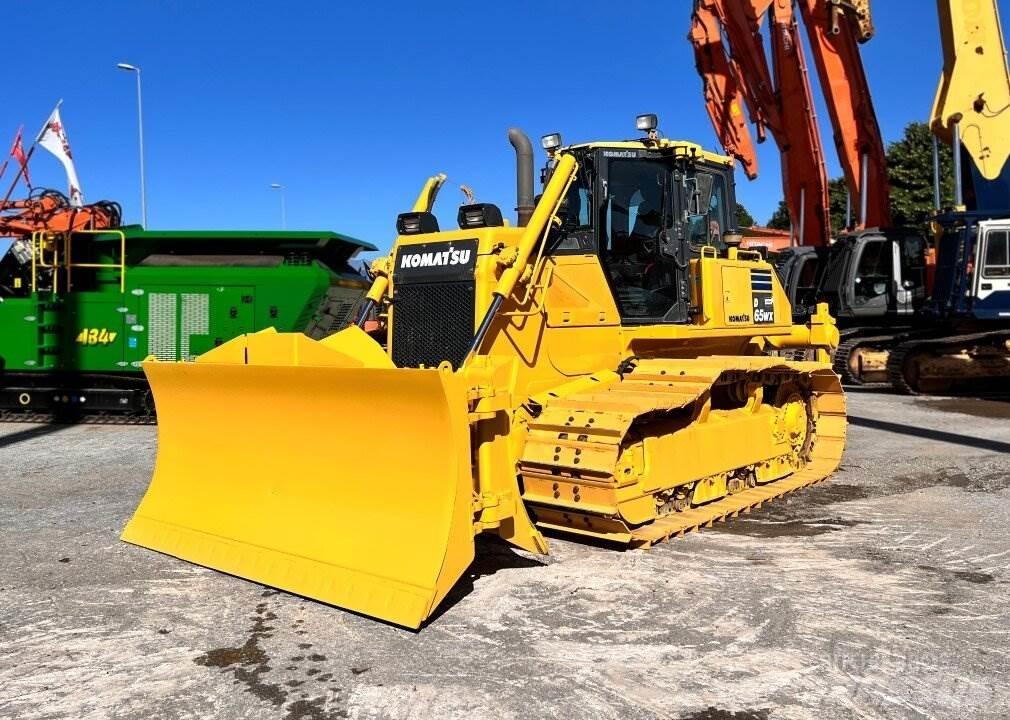 Komatsu D65 Pásové dozery