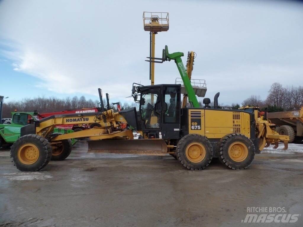 Komatsu GD675-5 Pásové dozery