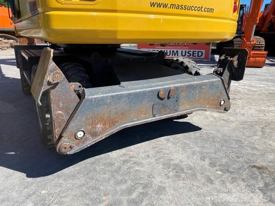 Komatsu PW200 7K Kolová rýpadla