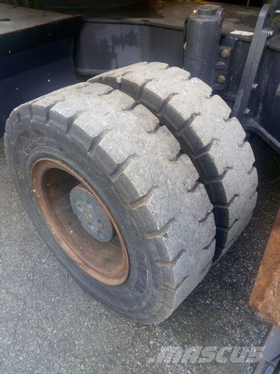 Komatsu PW220-MH Kolová rýpadla