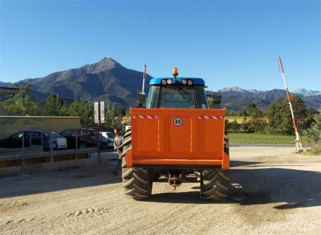 Landini LEGEND 135 Sněžné pluhy, přední sněhové radlice