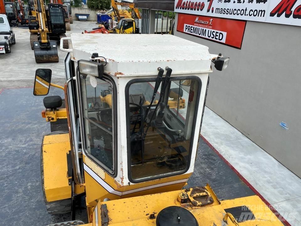 Liebherr L521 Kolové nakladače
