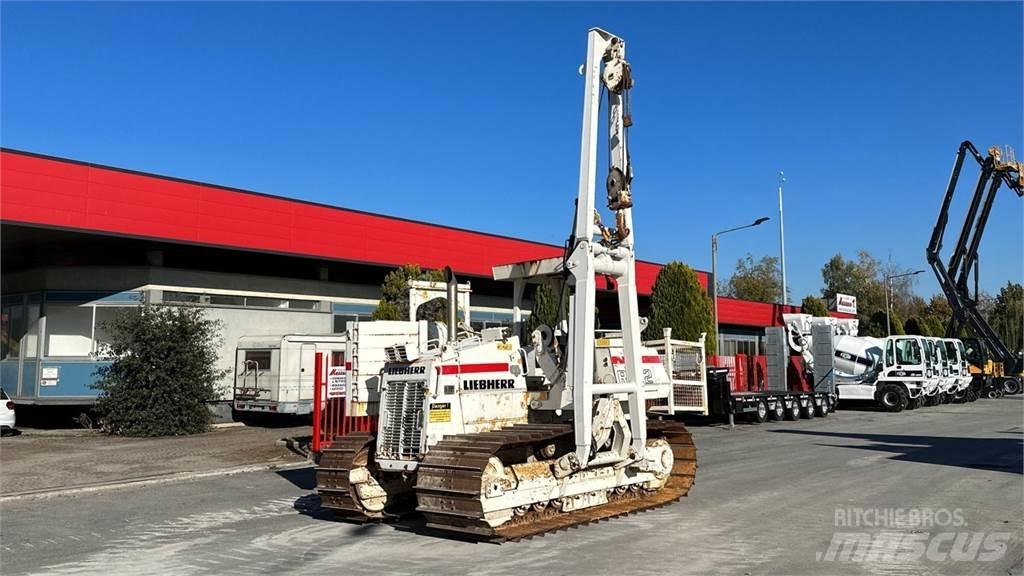 Liebherr RL 22 B Potrubní zařízení