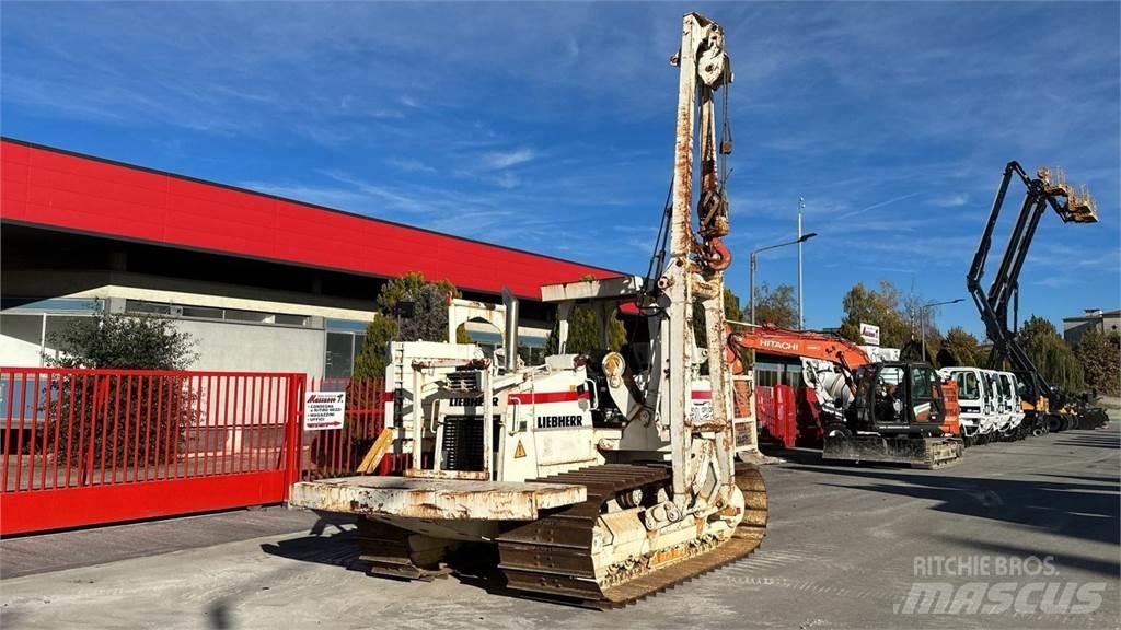Liebherr RL 22 B Potrubní zařízení