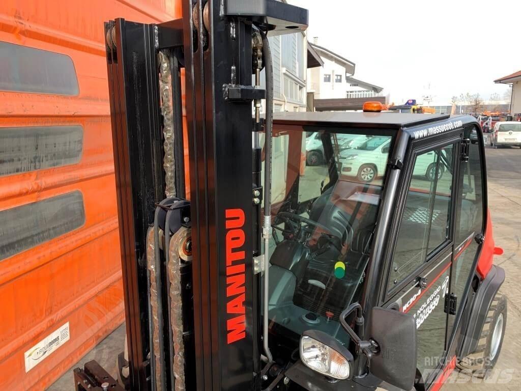 Manitou MC30-4 DK 4X4 Terénní vysokozdvižné vozíky