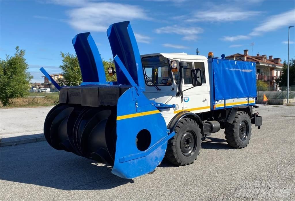 Mercedes-Benz UNIMOG Sněžné pluhy, přední sněhové radlice