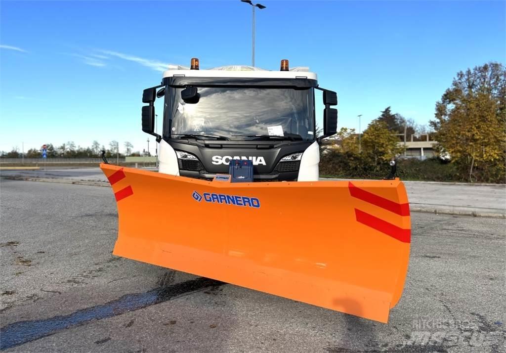 Scania P500 XT 8X4 Sněžné pluhy, přední sněhové radlice