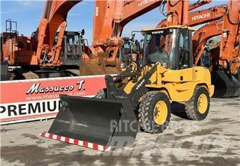 Volvo L30G Kolové nakladače