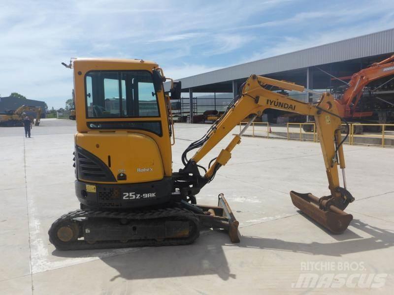 Hyundai R25Z-9A Mini rýpadla < 7t