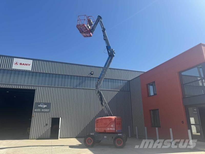 SkyJack SJ46AJ Kloubové plošiny