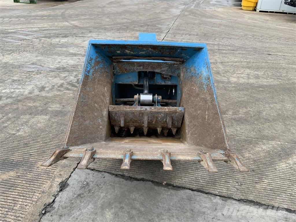  Crusher Bucket (ST24469) Další