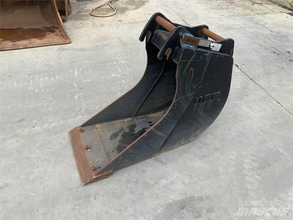 JCB 2ft bucket Další