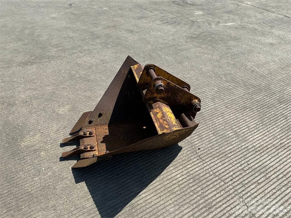 JCB V Bucket Další