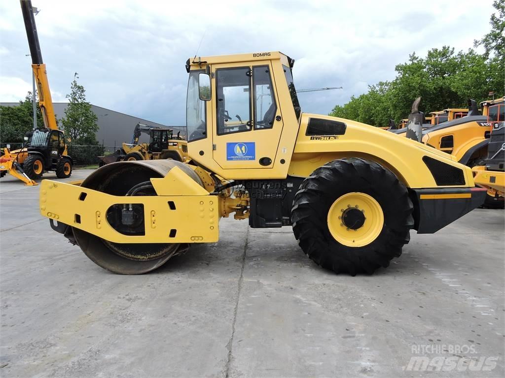 Bomag BW211D-4 GERMAN Další válce
