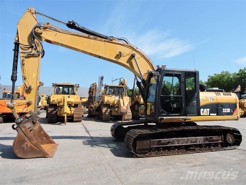 CAT 323D Pásová rýpadla