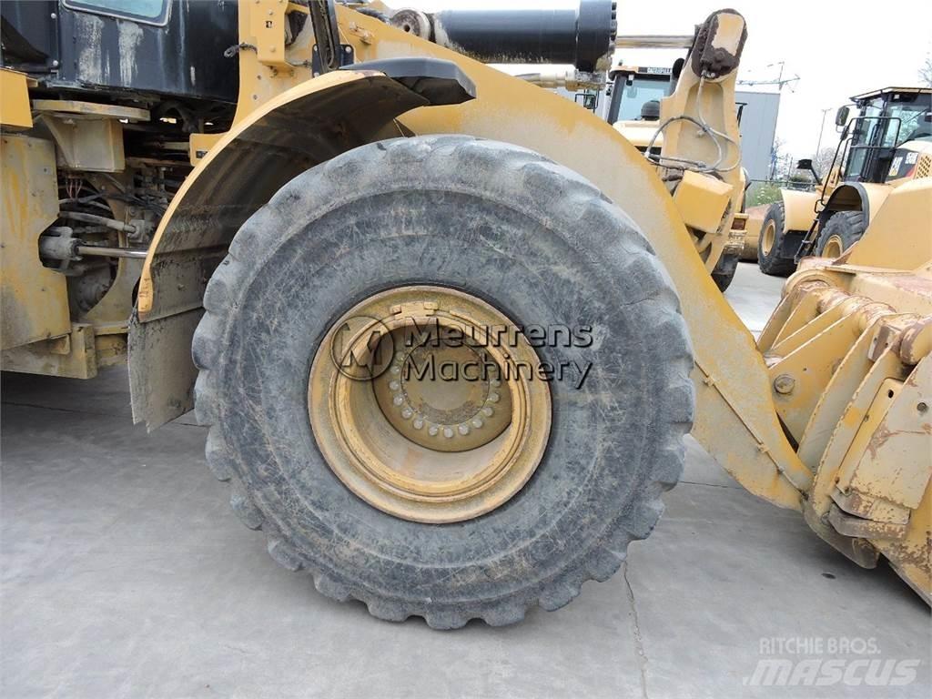 CAT 972M Kolové nakladače