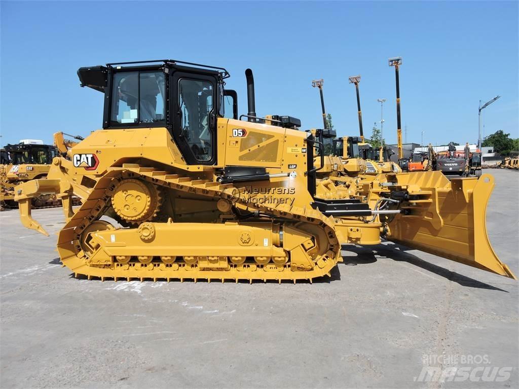 CAT D5 Pásové dozery
