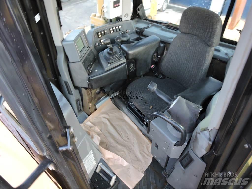 CAT D8T Pásové dozery